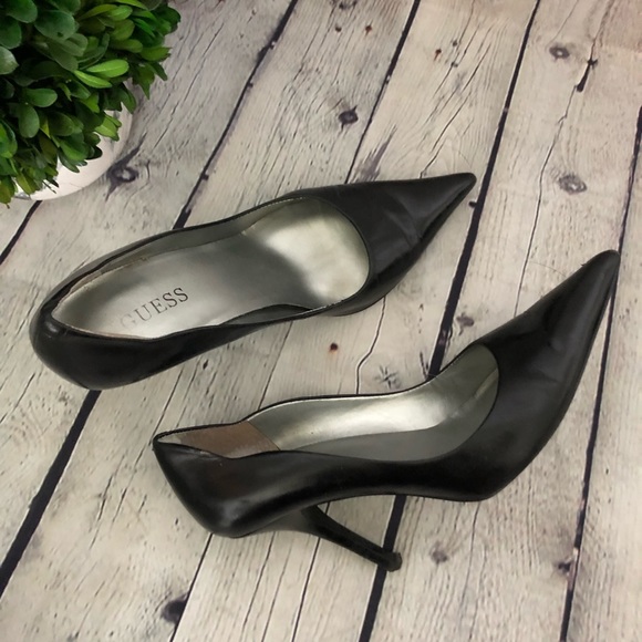 Guess Shoes - 👠 Black Pumps {Guess}
